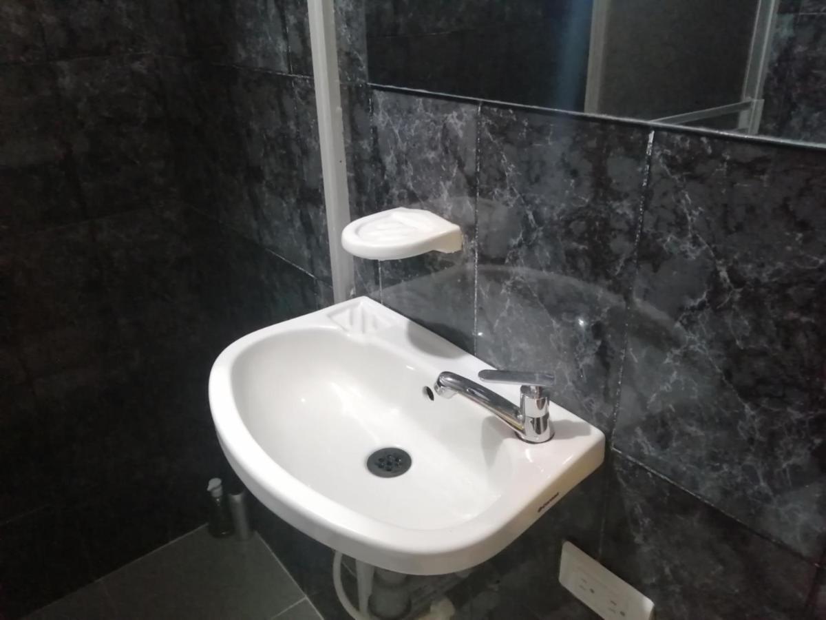 Habitacion Privada Cerca Al Aeropuerto Y Terminal Bogotá Eksteriør bilde